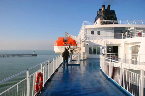 Limandaki güzel gemi manzarası