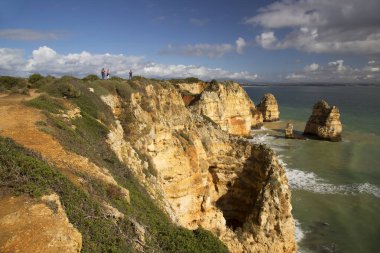 Güzel kayalık deniz manzarası