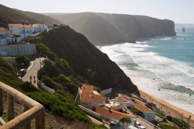 İsrail eyaletinin kuzeyindeki Akdeniz adası manzarası