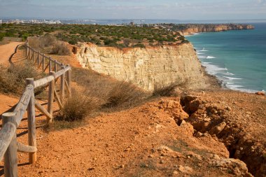 Güzel kayalık deniz manzarası