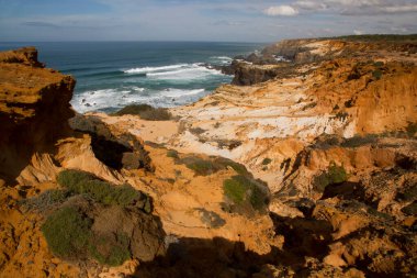 Güzel kayalık deniz manzarası
