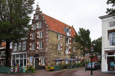 Tarihi bina güneşli gün