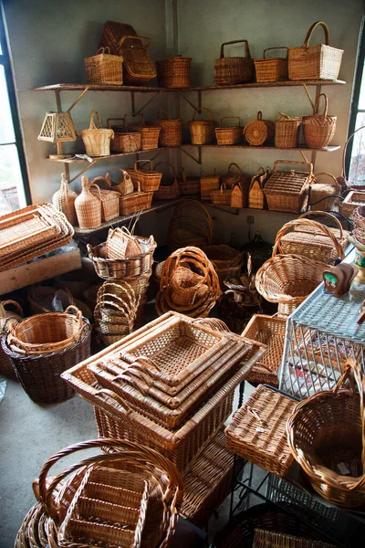 Geleneksel bir el yapımı mağazanın yakın plan fotoğrafı.