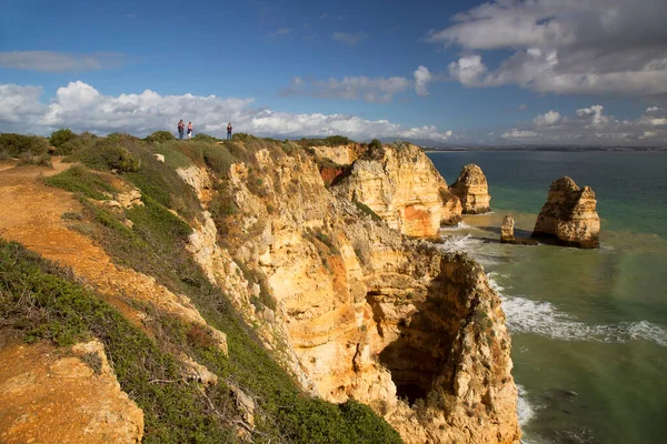 Güzel kayalık deniz manzarası