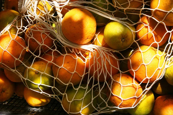 Naranjas Frescas Maduras Una Cesta — Foto de Stock