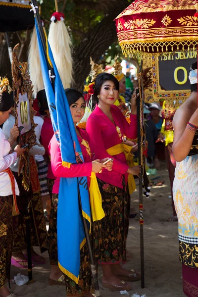 Blick Auf Asiatische Menschen Festlicher Und Traditioneller Thailändischer Kleidung Reiseaufnahme — Stockfoto