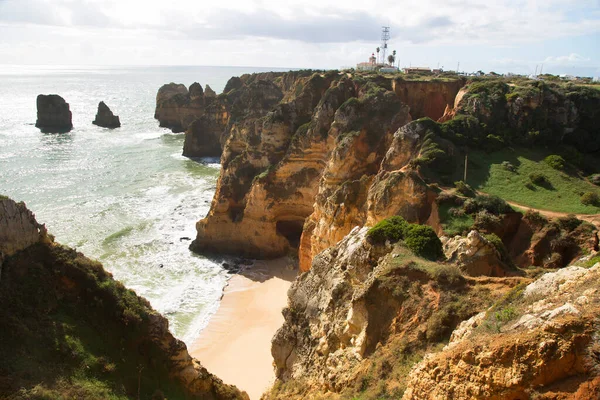 Güzel kayalık deniz manzarası