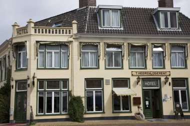 Tarihi bina güneşli gün