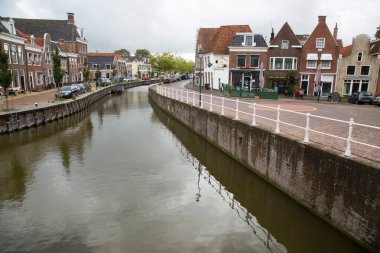 Hollanda 'nın güzel kanal manzarası 