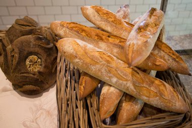 Fırında taze ekmek.