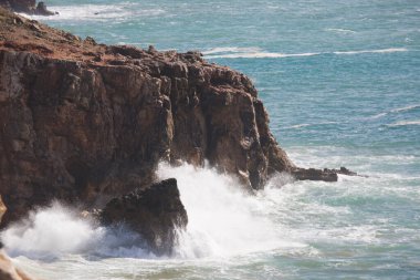 Portekiz 'in batı kıyısındaki güzel deniz manzarası