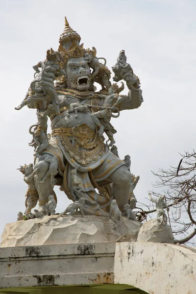 巴厘印度教神话中的形象 形象和神像 用于进入寺庙或宗教场所 — 图库照片
