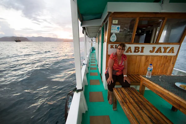 Туристичний Човен Морі — стокове фото