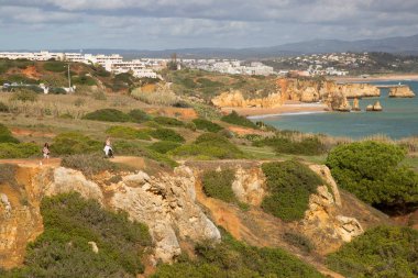 Güzel kayalık deniz manzarası