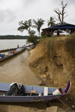 Sahilde balıkçı tekneleri 
