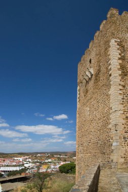 Eski kasabadaki ortaçağ şatosu