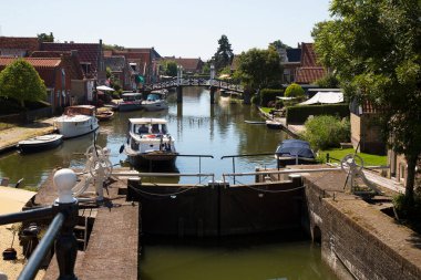 Hollanda 'nın güzel kanal manzarası 