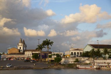 Feribottan sahil köyü manzarası 