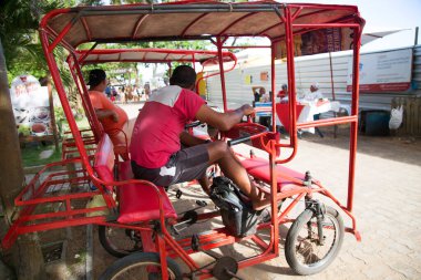 Tayland 'da tropikal bir şehrin manzarası