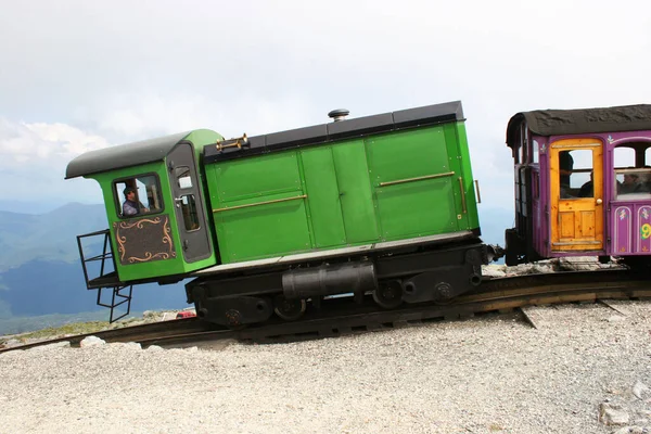 Grüne Alte Dampflokomotive Mit Blauem Himmel Hintergrund — Stockfoto