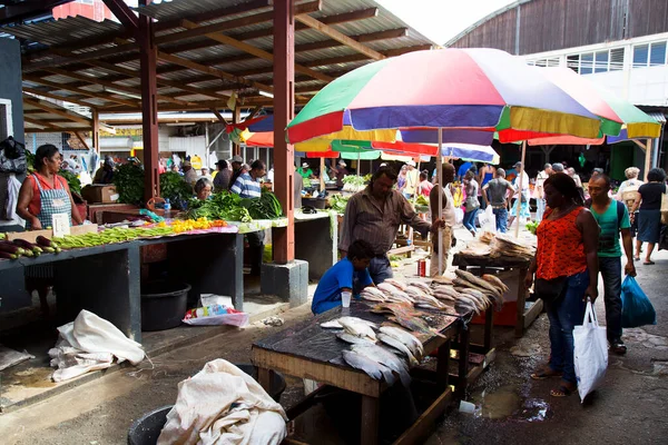 Personas Las Salas Del Mercado Central — Foto de Stock