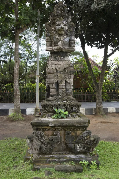 Kamienny Posąg Fontanny Ogrodzie — Zdjęcie stockowe