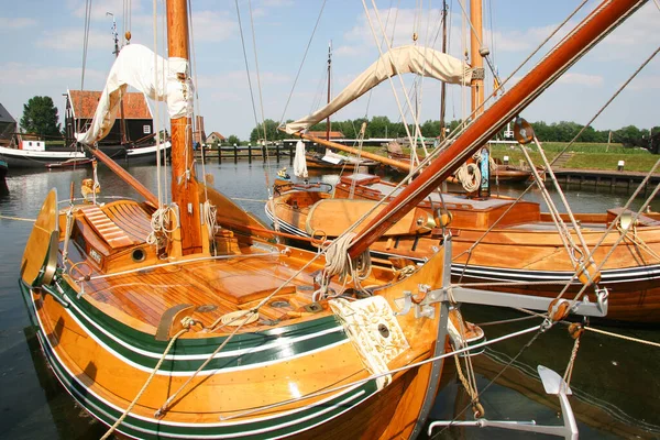 Die Holzboote Auf Den Kanälen Den Niederlanden — Stockfoto