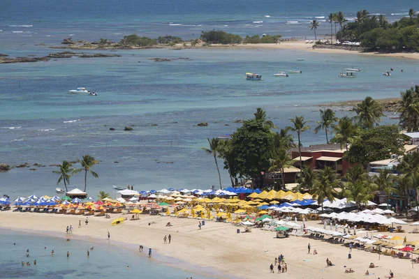 Gün ışığında halk plajı manzarası yükseldi