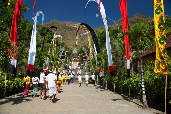 Vista Dell Ingresso Vecchio Tempio Con Gente Thailandia — Foto Stock