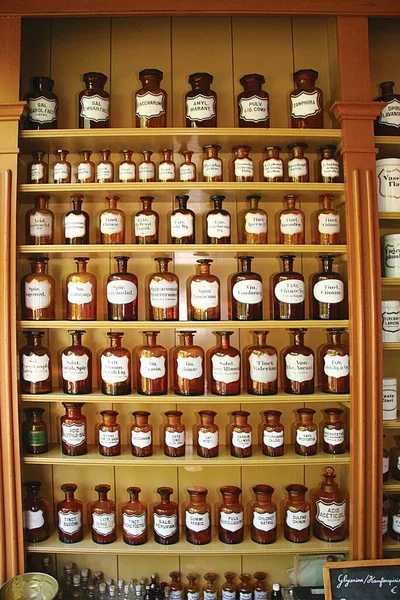 Dükkanda bir kafe var.