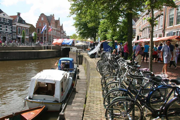 Hollanda 'daki tipik kanallar.