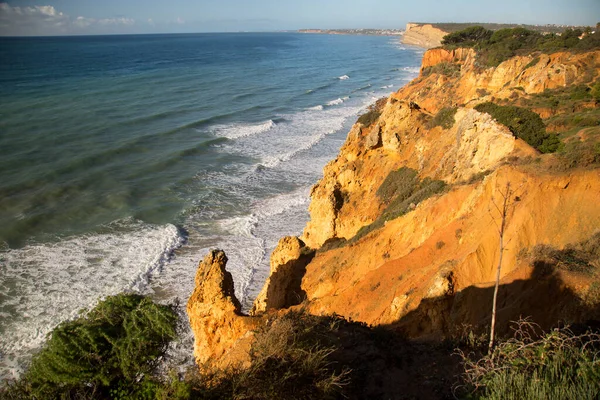 Güzel kayalık deniz manzarası