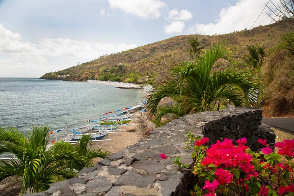 Güzel deniz manzarası ve kumsal.