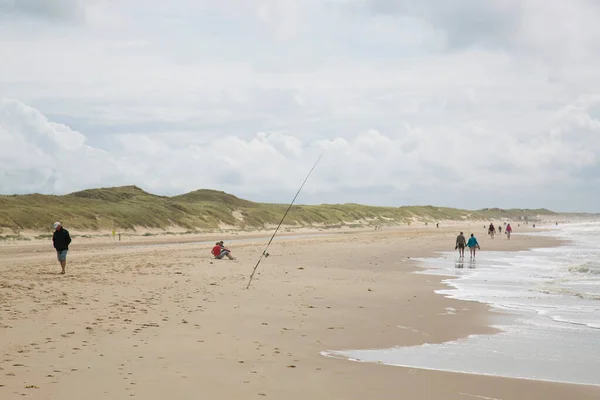 Widok Plażę Ludzie Relaksujący Się Plaży Morskiej — Zdjęcie stockowe