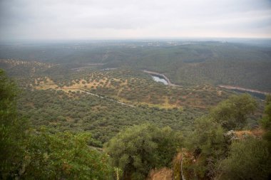 Nehirli güzel dağ manzarası
