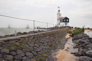 Sahildeki deniz feneri