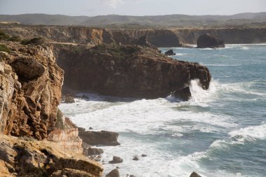 Portekiz 'in batı kıyısındaki güzel deniz manzarası