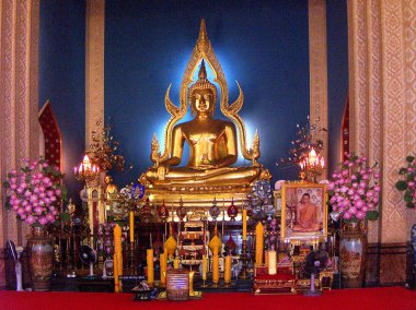 Buda heykeli tapınakta. 