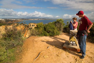 Güzel kayalık deniz manzarası