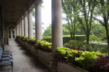 Bahçeli güzel Rockefeller malikanesi 