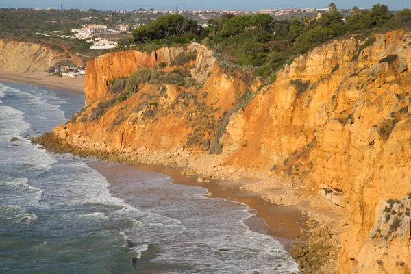 Güzel kayalık deniz manzarası