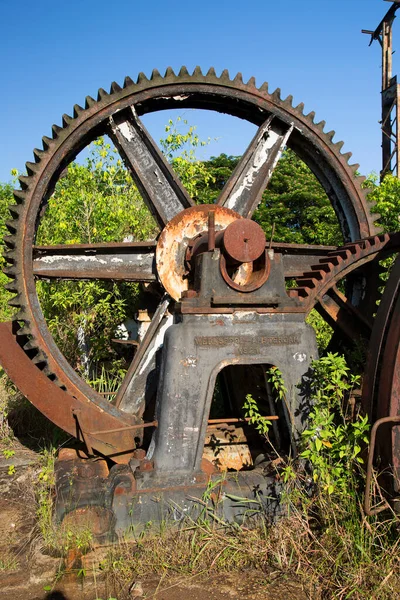拖拉机生锈的旧轮子 — 图库照片