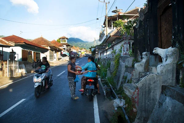 Yol Insanlarla Dolu Thai Sokak Sahnesi — Stok fotoğraf