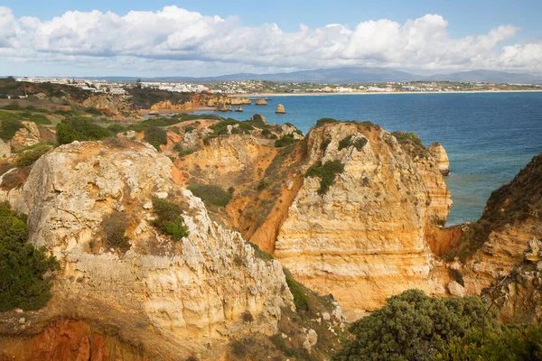 Güzel kayalık deniz manzarası