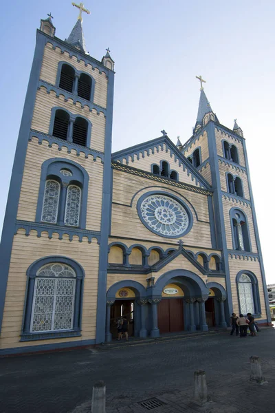 역사적 페트루스 교회와 파울루스 교회는 파라마리보 중심부에 백향목으로만들어 — 스톡 사진