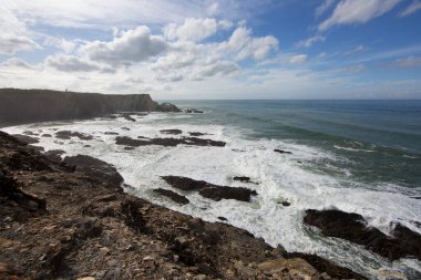 Güzel kayalık deniz manzarası