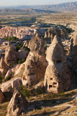 Kapadokya Türkiye 'nin ünlü antik kaya evleri