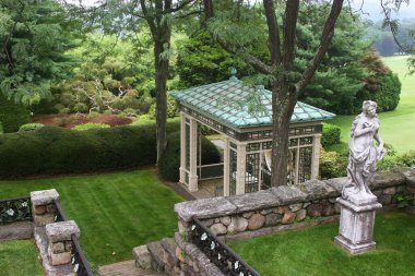 Bahçeli güzel Rockefeller malikanesi 