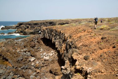 Güzel deniz manzarası ve kayalar.
