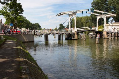 Amsterdam 'daki eski köprü. 